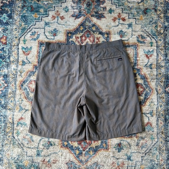 Patagonia Textured Striped Shorts Size 38 - Picture 2 of 5